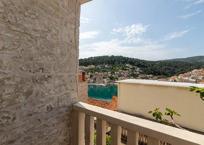 Holiday home Seaside House Pucisca, Brac - 14003