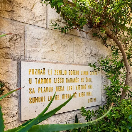 Seaside House Pucisca, Brac - 14003 بيت للعطل